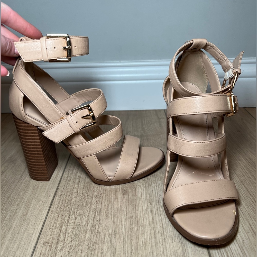 Forever 21 Nude Women’s 4in Heels Size 7
